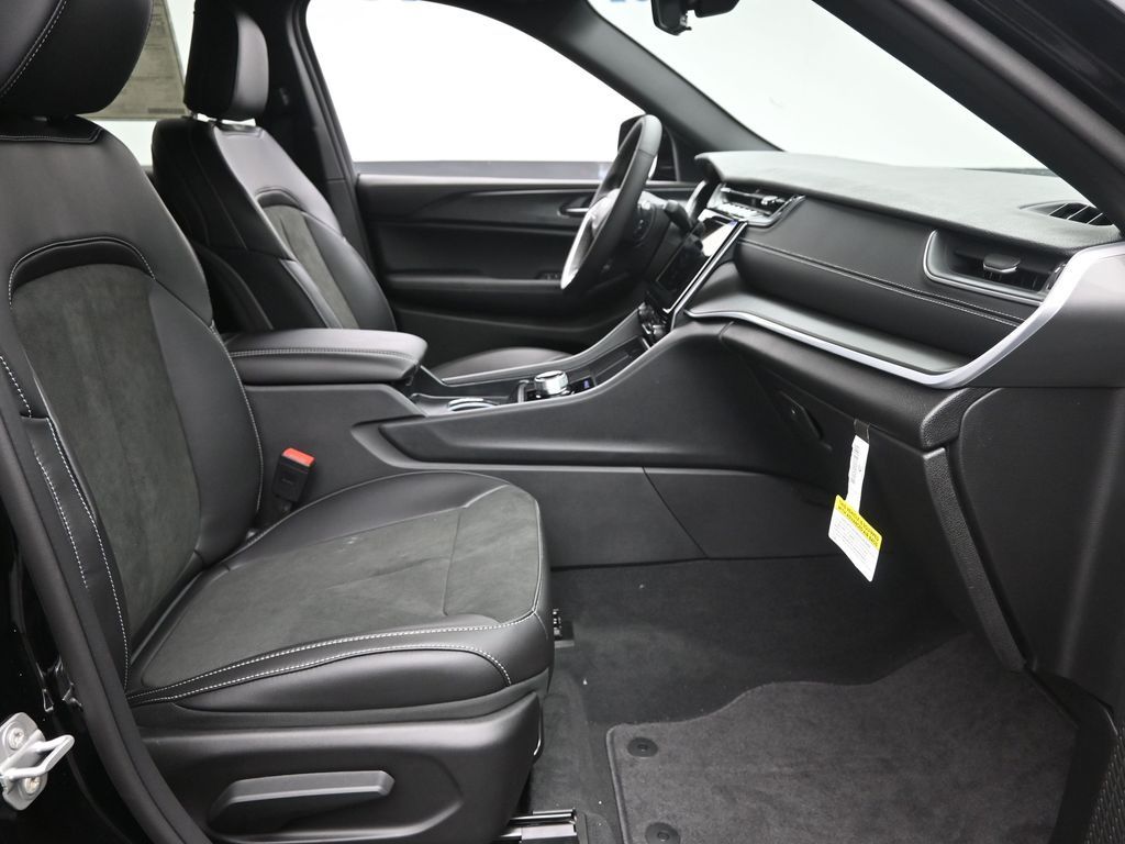 2025 Jeep Grand Cherokee Altitude X photo 5