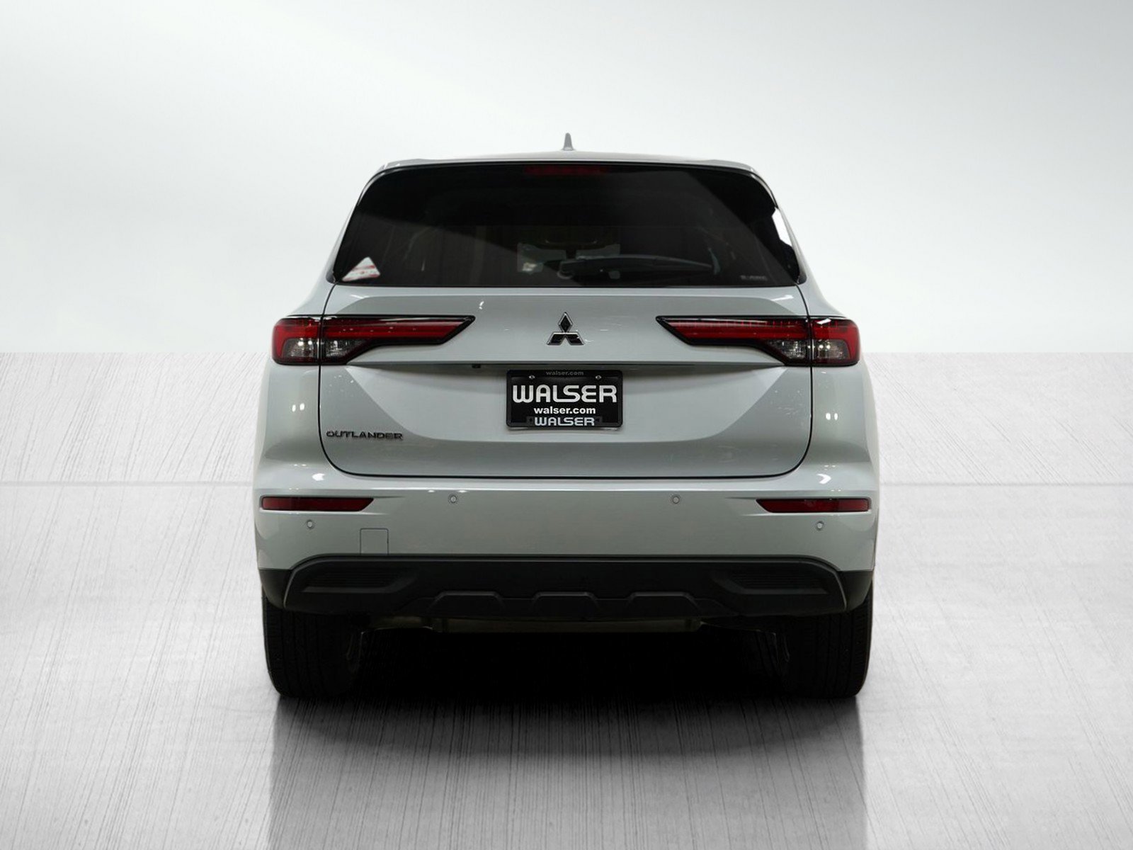2024 Mitsubishi Outlander ES photo 4