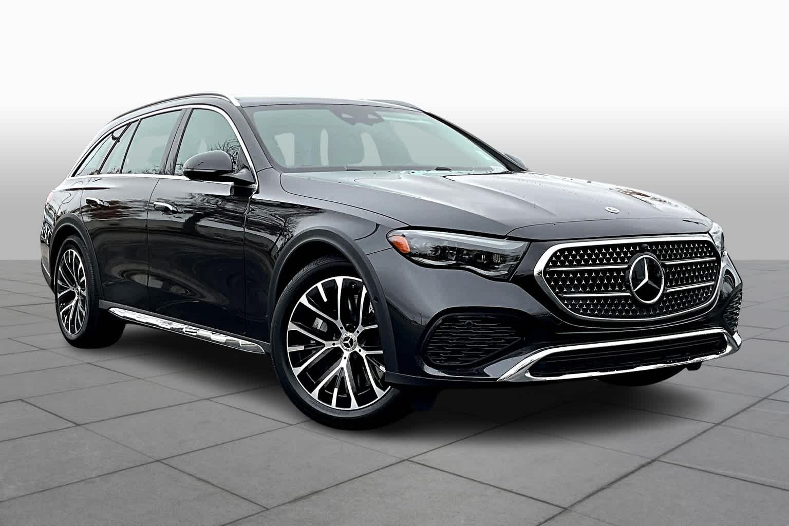 2025 Mercedes Benz E 450 4MATIC Wagon photo 2