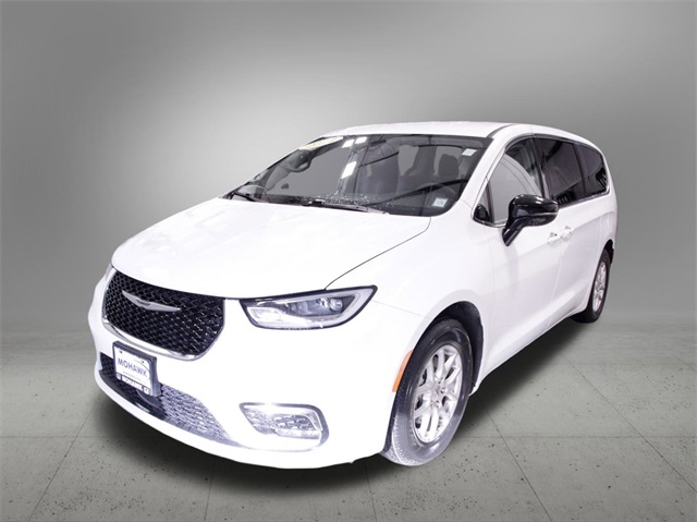 2024 Chrysler Pacifica Touring L's photo