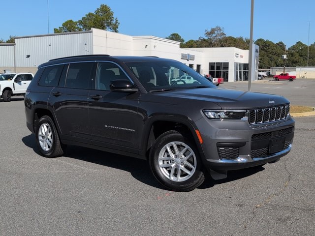 2025 Jeep Grand Cherokee Laredo X photo 2