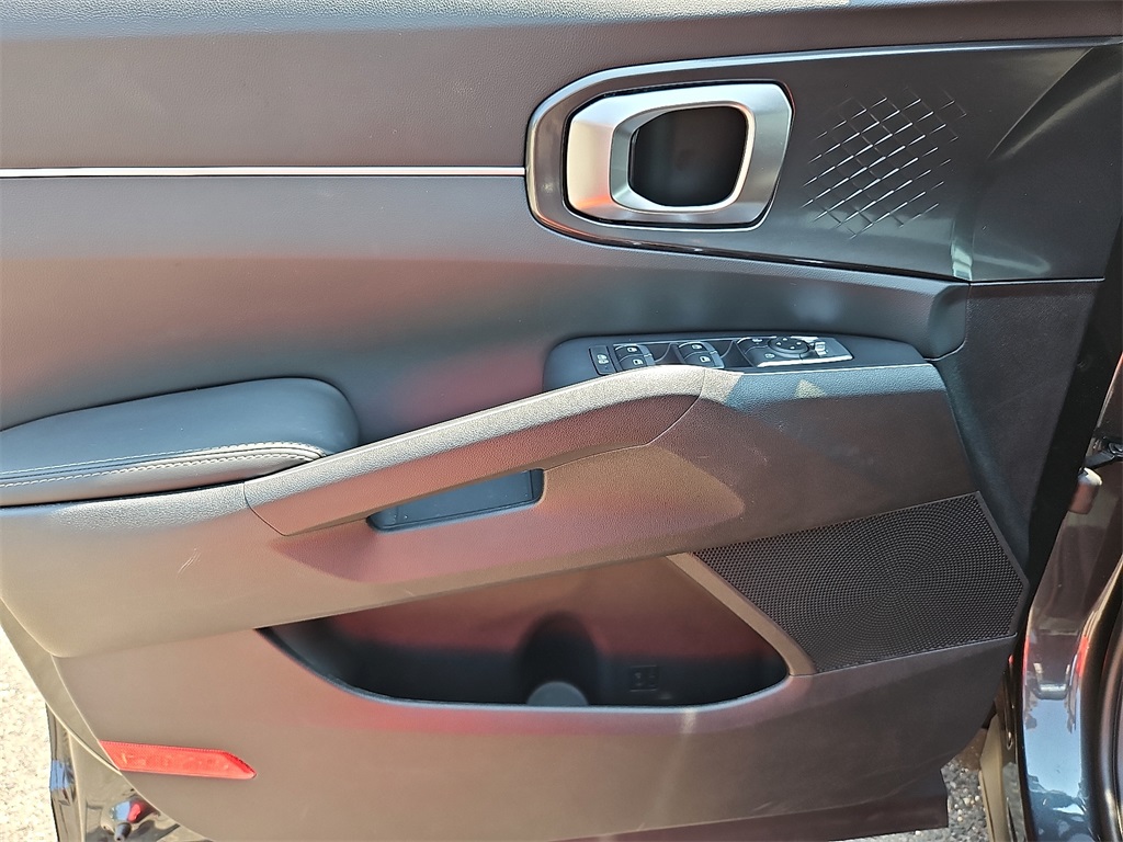 2025 Kia Sorento LX photo 12