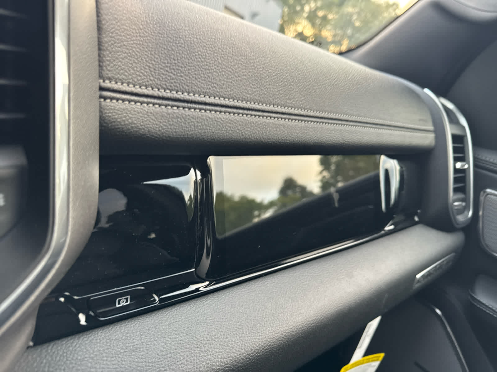 2025 Ram 1500 Laramie photo 38