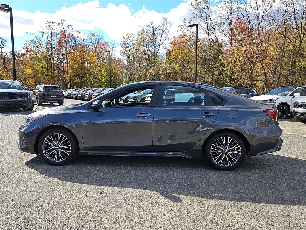 2023 Kia Forte GT-Line photo 4