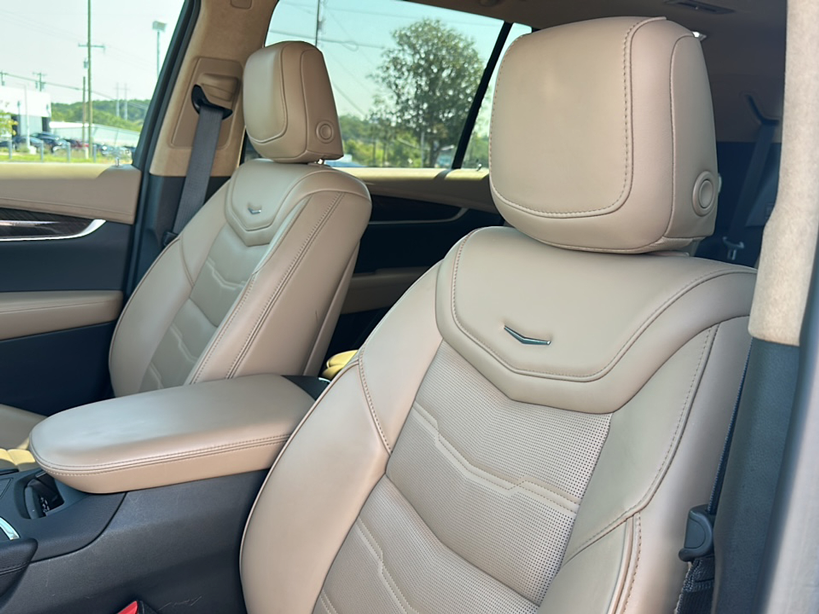 2021 Cadillac XT6 Sport photo 3