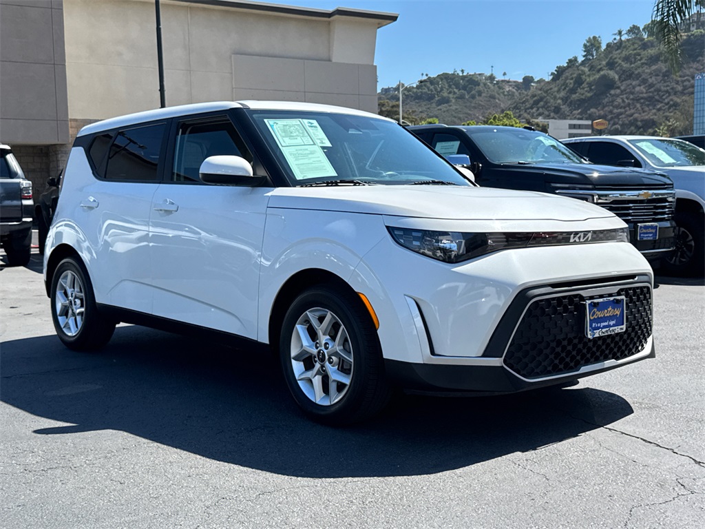 2023 Kia Soul LX photo 4