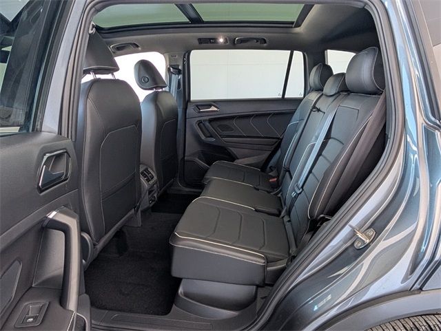 2022 Volkswagen Tiguan SEL Premium R-Line photo 4