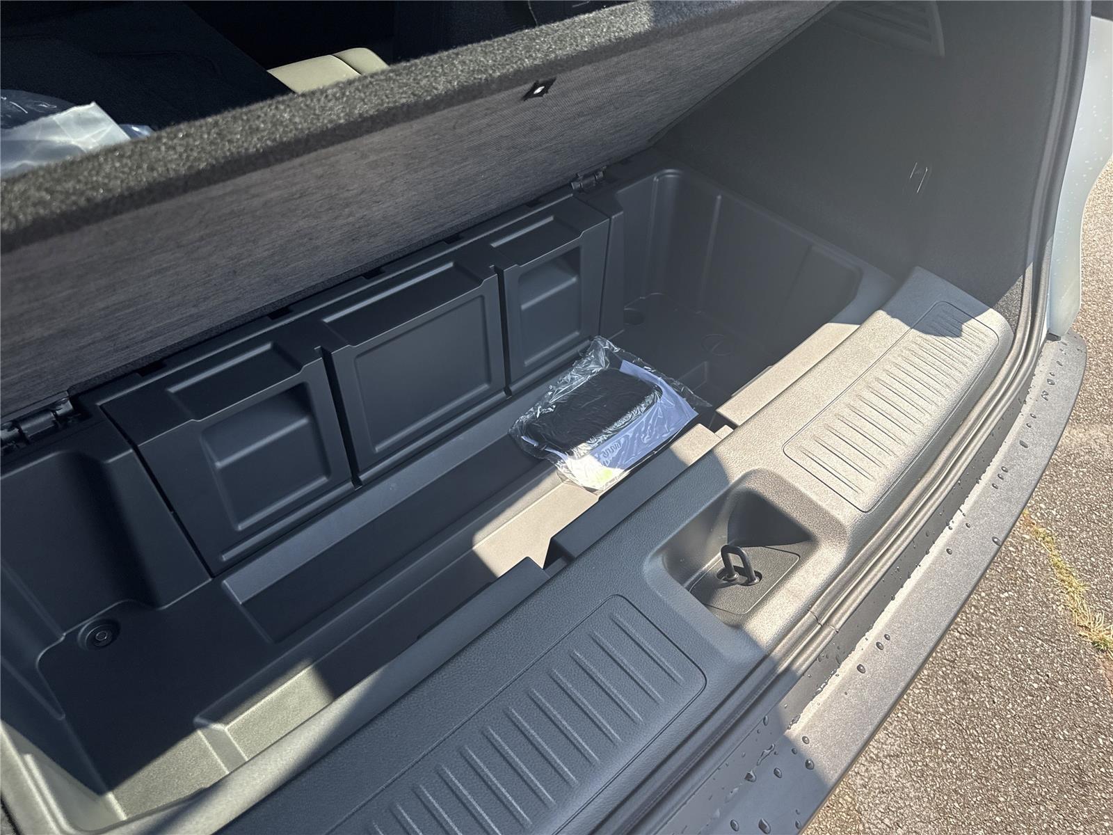 2025 Toyota RAV4 LE photo 27