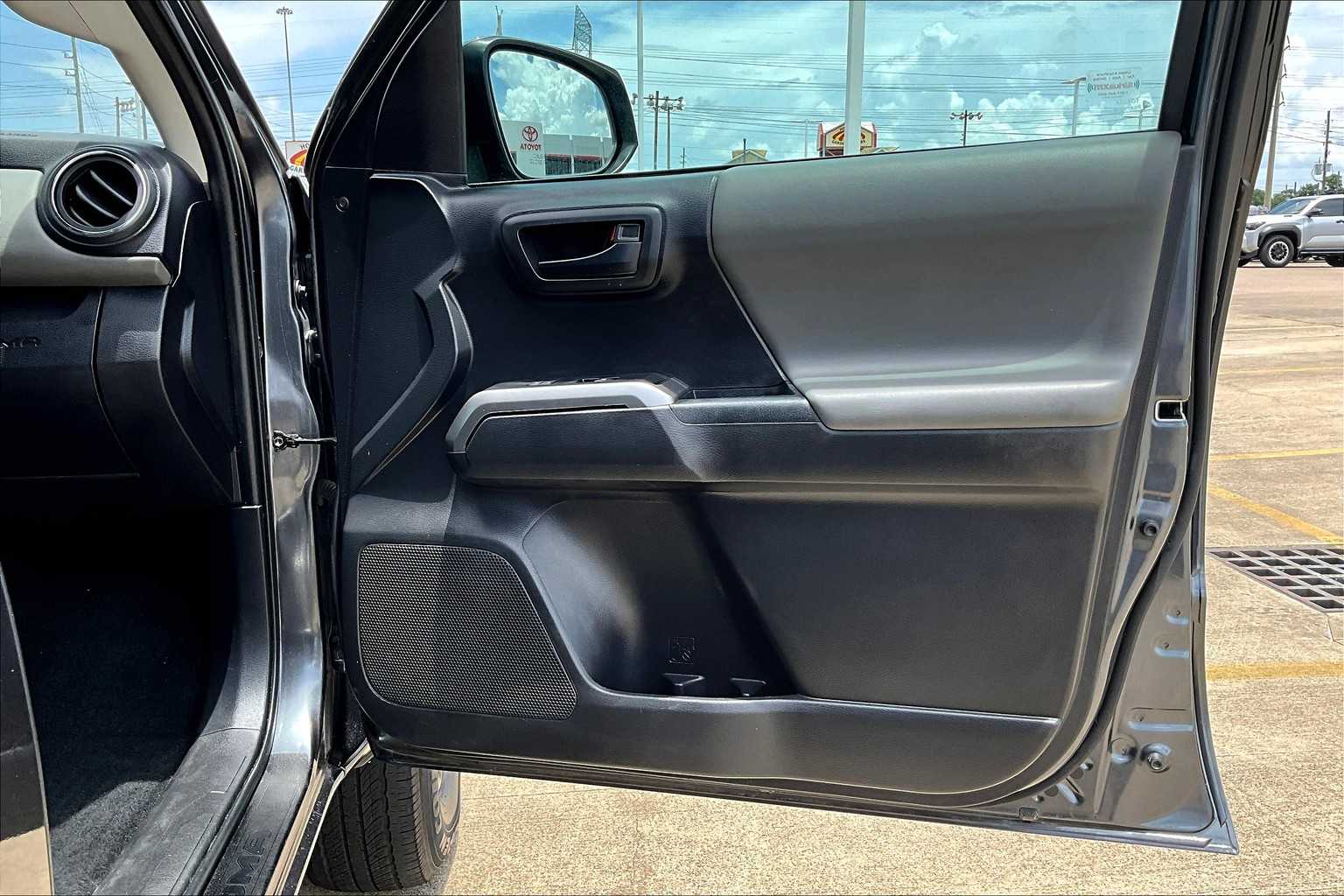2023 Toyota Tacoma SR5 Double Cab V6 photo 22