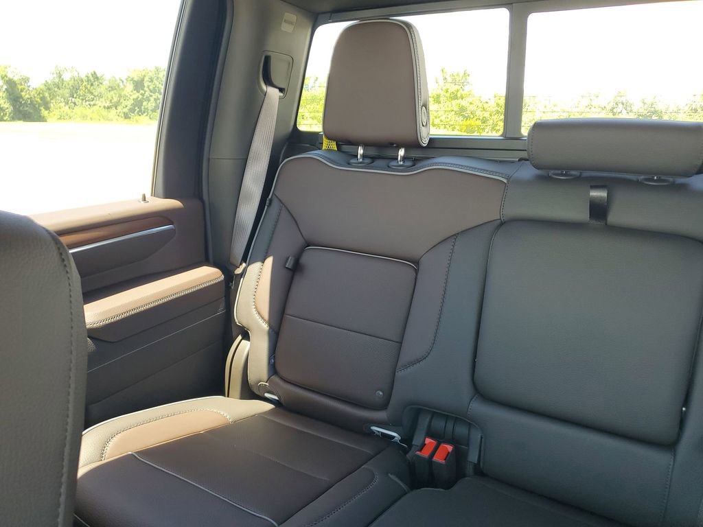 2025 Gmc Sierra 2500 HD Denali photo 9