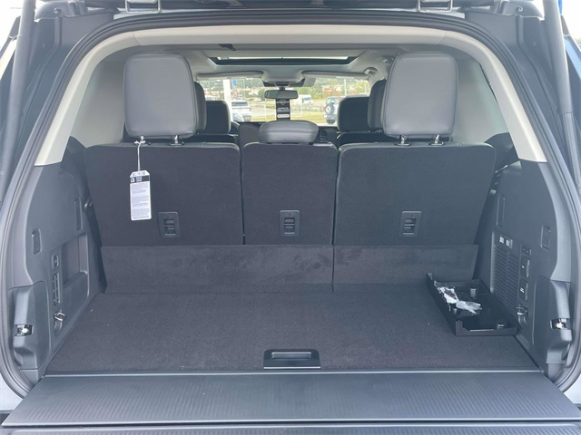 2025 Ford Expedition photo 4