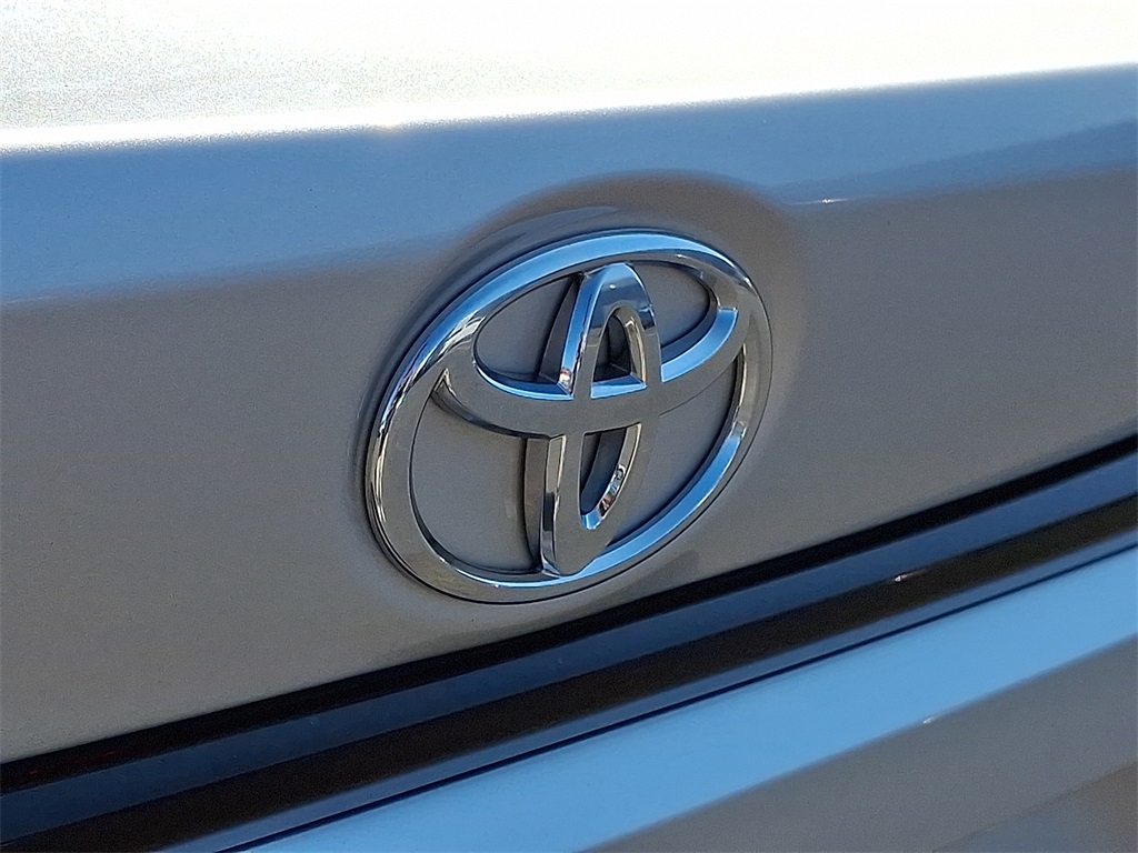 2020 Toyota Corolla LE photo 27