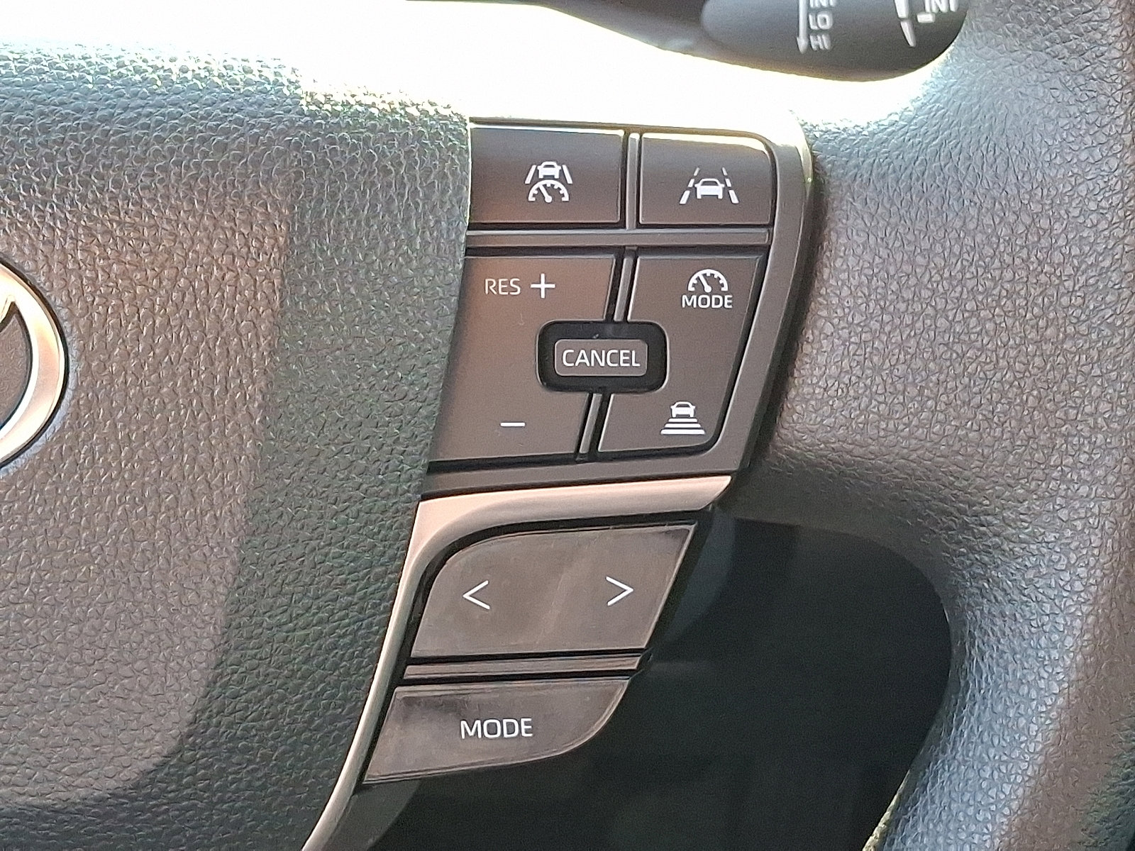 2025 Toyota Camry LE photo 18