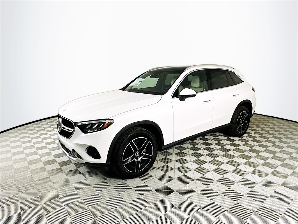 2026 Mercedes Benz GLC 300 4MATIC photo 3