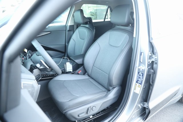 2025 Kia Niro SX Touring photo 2