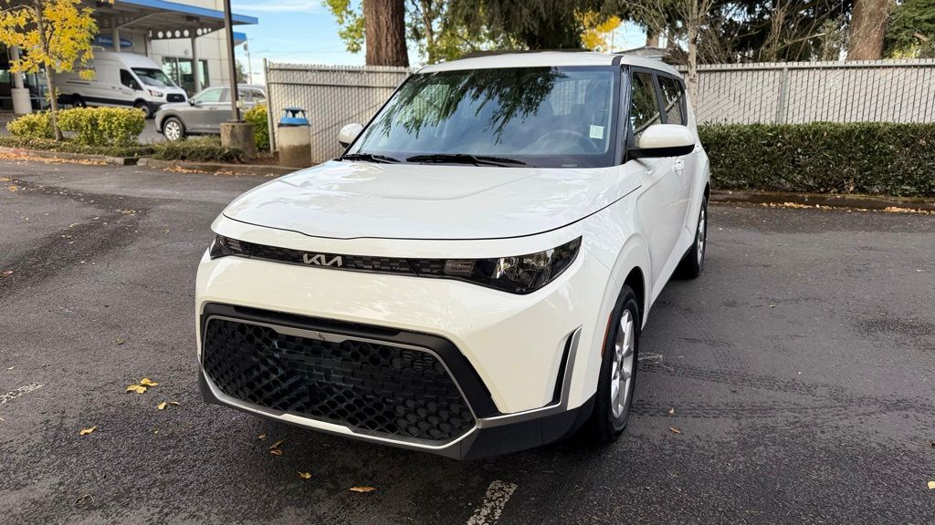 2024 Kia Soul LX photo 2