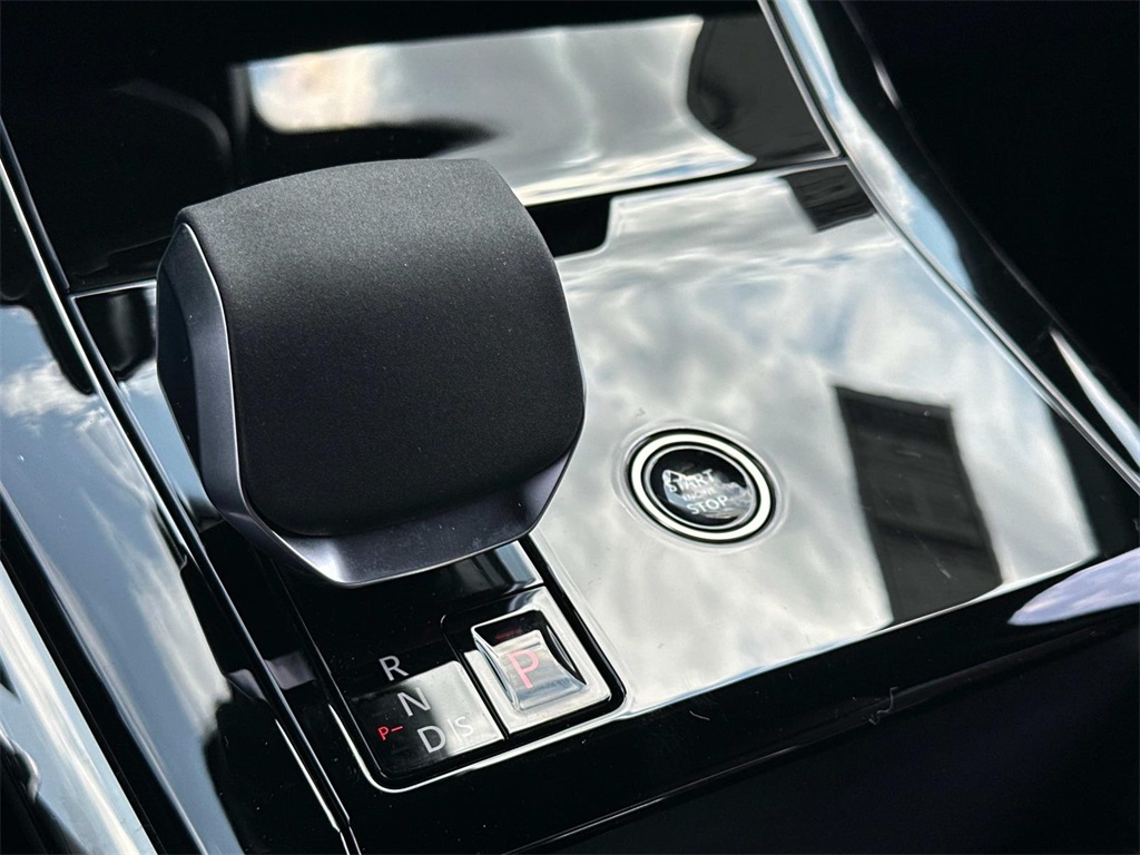 2025 Land Rover Range Rover Sport SE photo 4