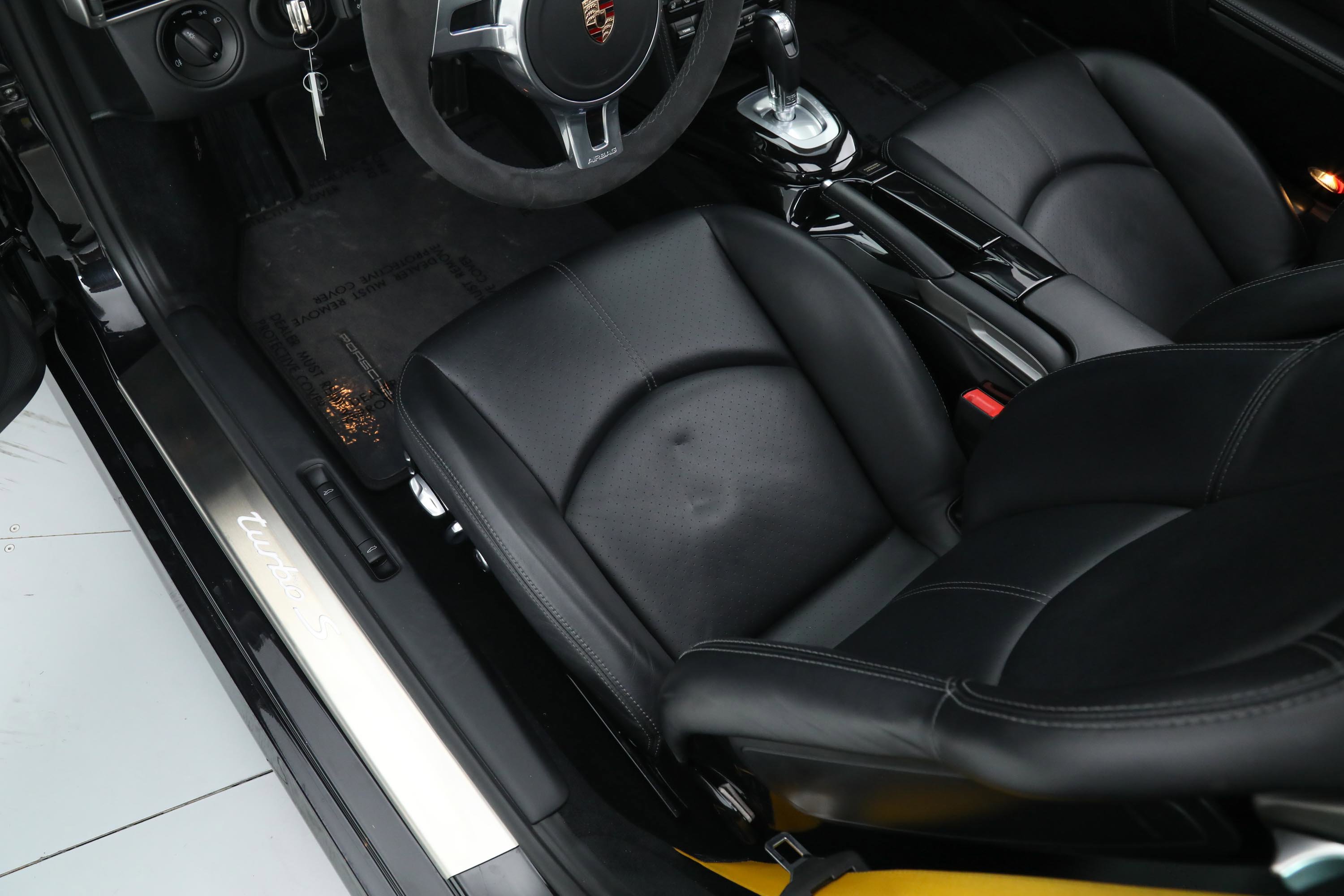 2012 Porsche 911 Turbo S photo 24