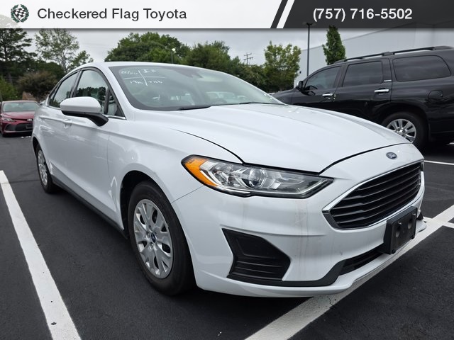 2020 Ford Fusion S photo 3