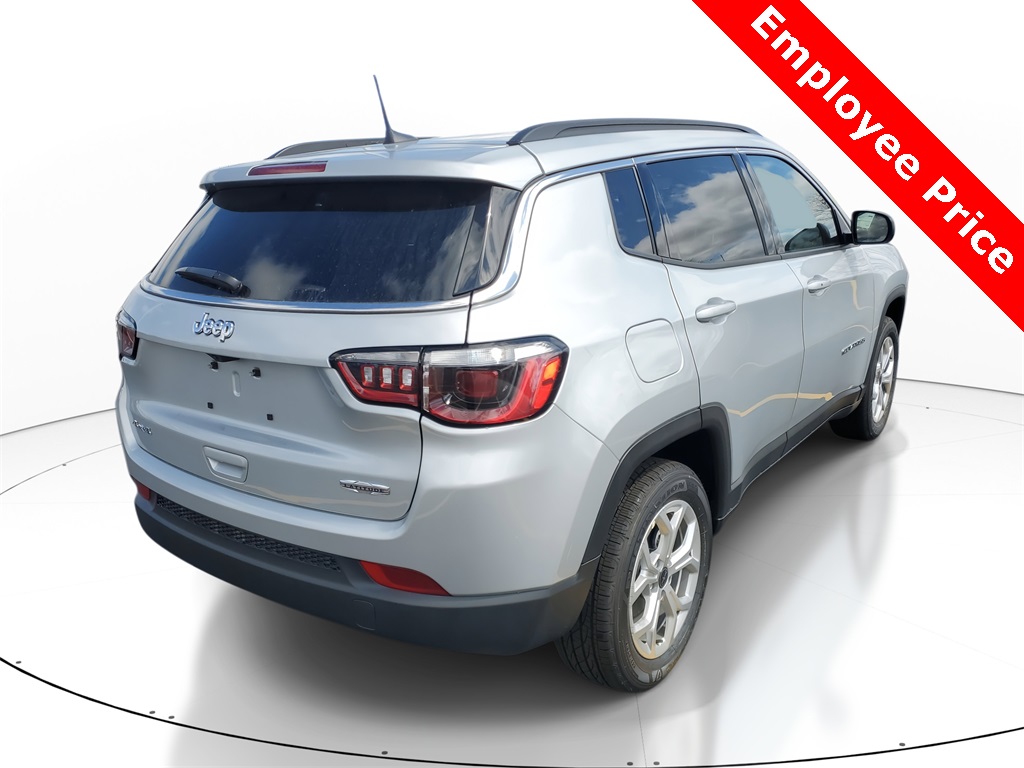2025 Jeep Compass Latitude photo 4