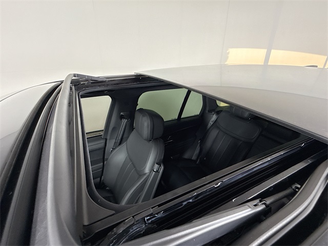2025 Land Rover Range Rover SE photo 14