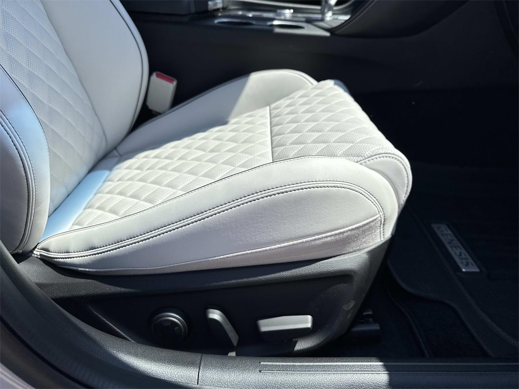 2025 Genesis G70 3.3T Sport Prestige photo 9