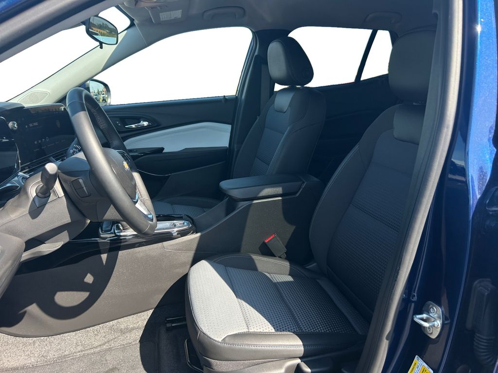 2024 Chevrolet Trax LT photo 9