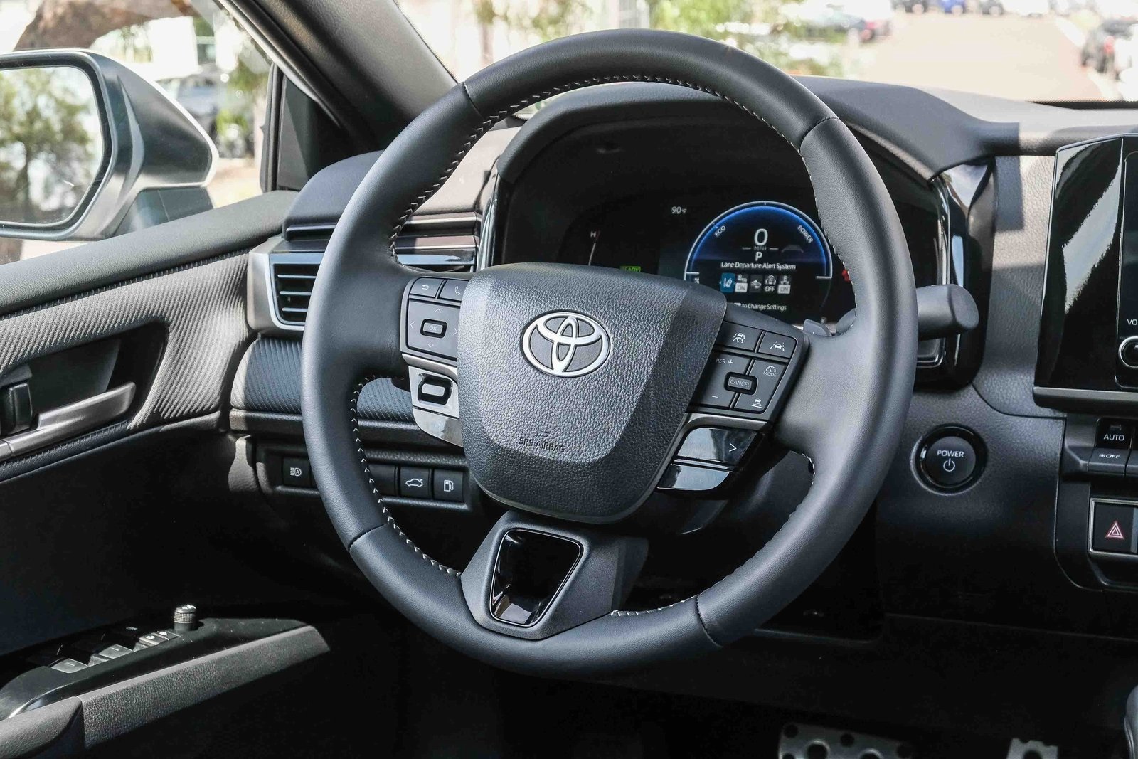 2025 Toyota Camry SE photo 13
