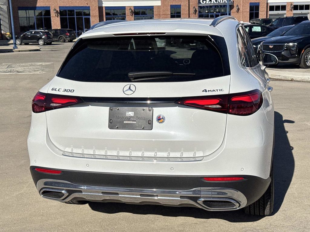 2026 Mercedes Benz GLC 300 4MATIC photo 3