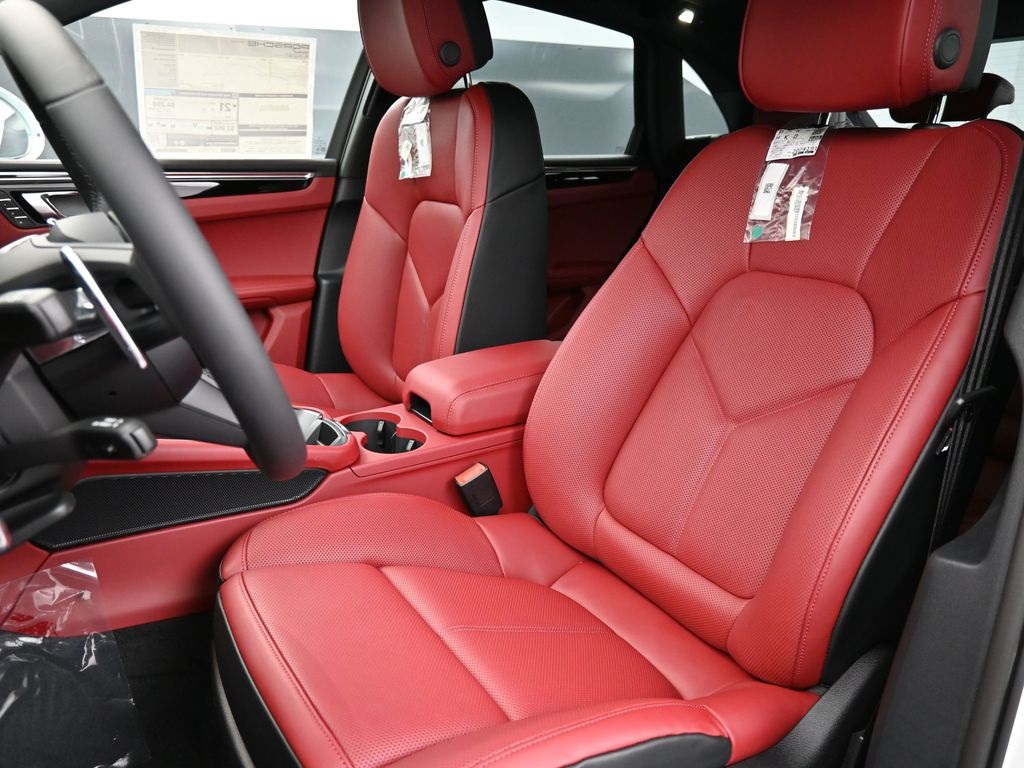2026 Porsche Macan T photo 4