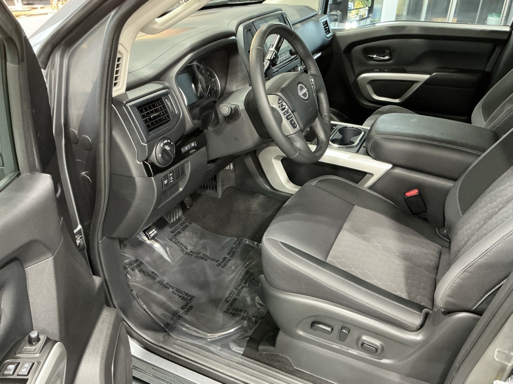 2024 Nissan Titan SV photo 3