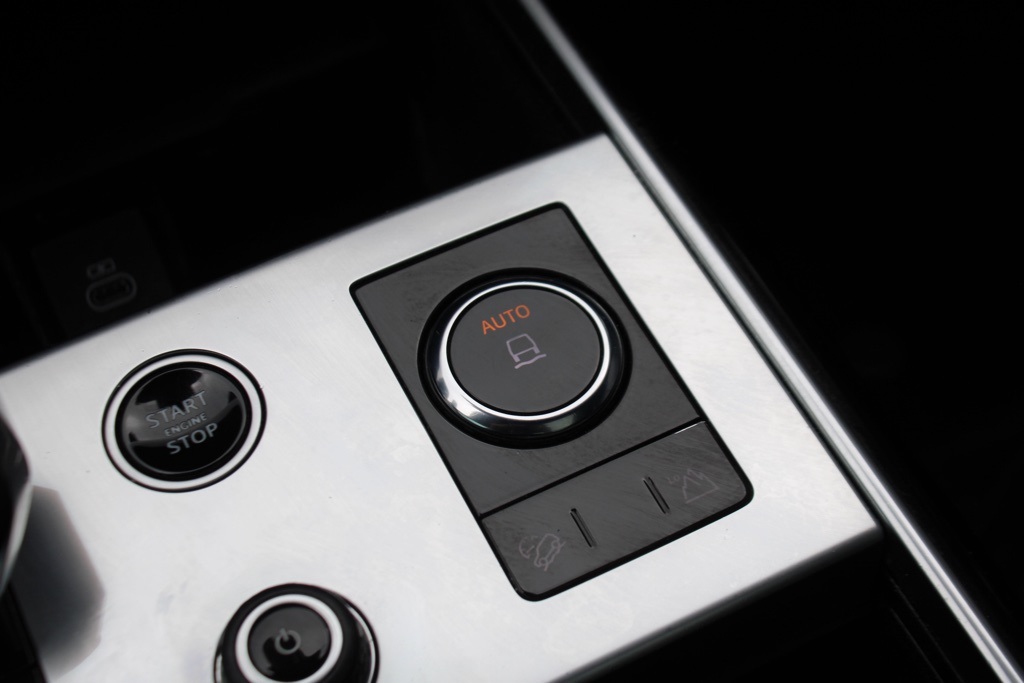 2023 Land Rover Range Rover SE photo 25