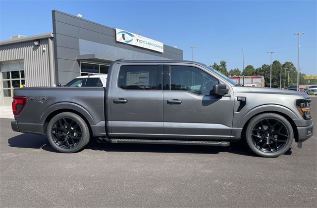 2025 Ford F-150 XLT photo 2
