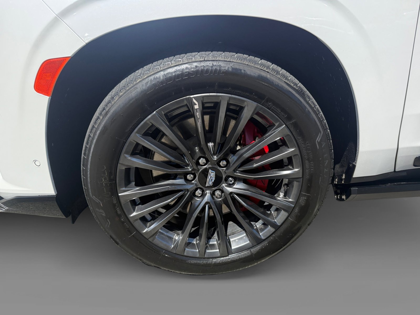 2023 Cadillac Escalade V-Series photo 9