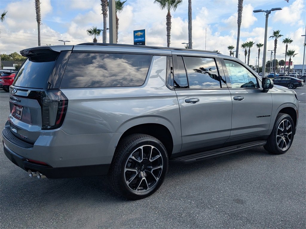 2025 Chevrolet Suburban RST photo 2
