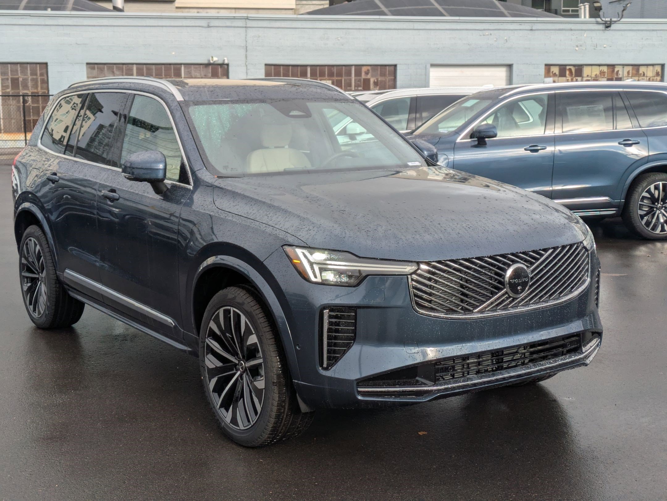 2026 Volvo XC90 Plus's photo