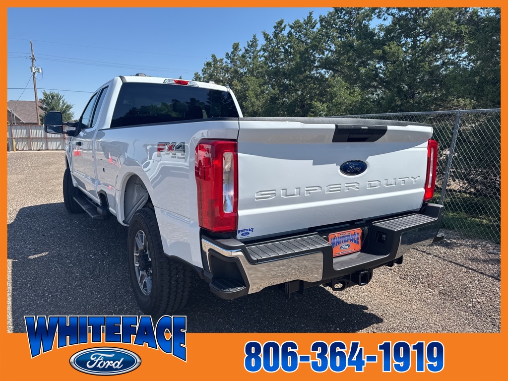 2025 Ford F-350 XLT photo 3