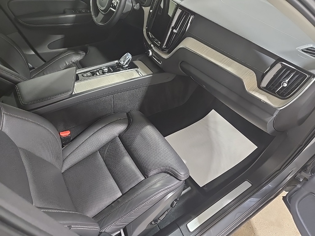 2021 Volvo XC60 Recharge Hybrid T8 Inscription photo 21