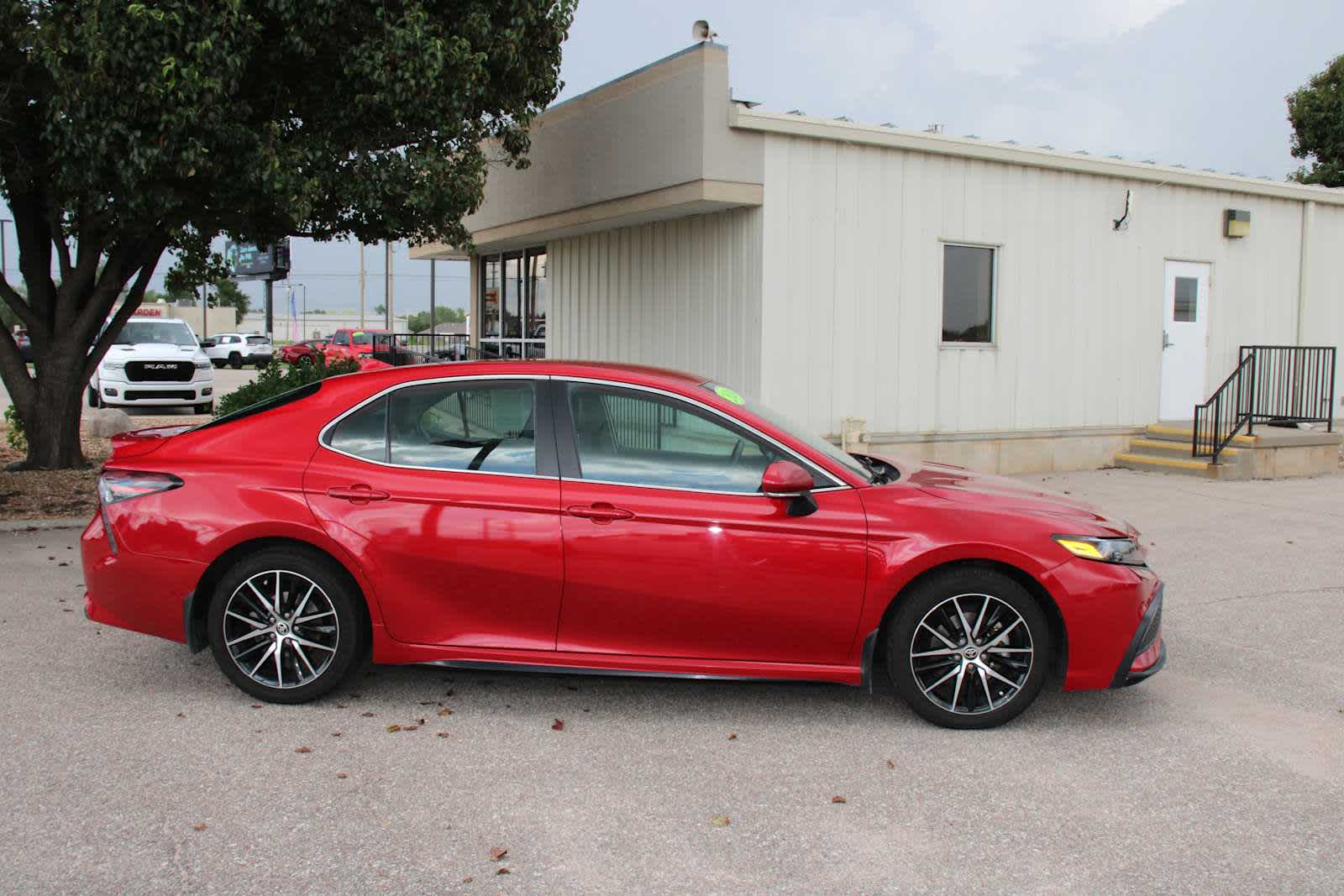 2024 Toyota Camry SE photo 3