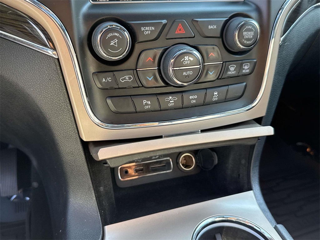 2014 Jeep Grand Cherokee Overland photo 19