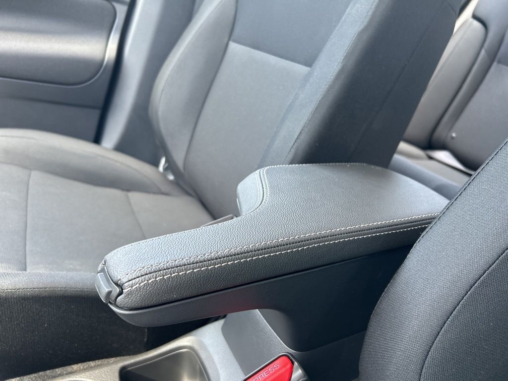 2025 Nissan Kicks Play S photo 28