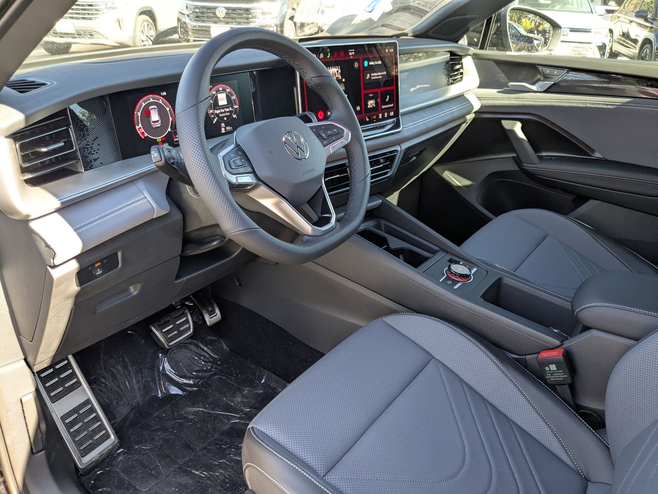 2026 Volkswagen Tiguan SE R-Line Black photo 2