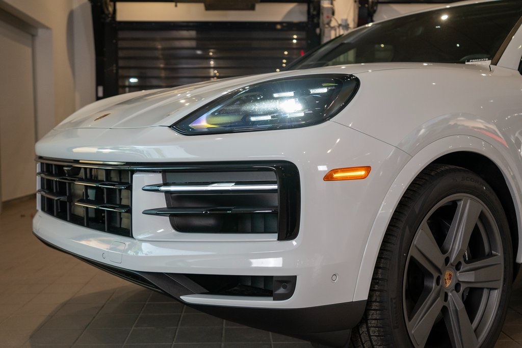2025 Porsche Cayenne photo 8