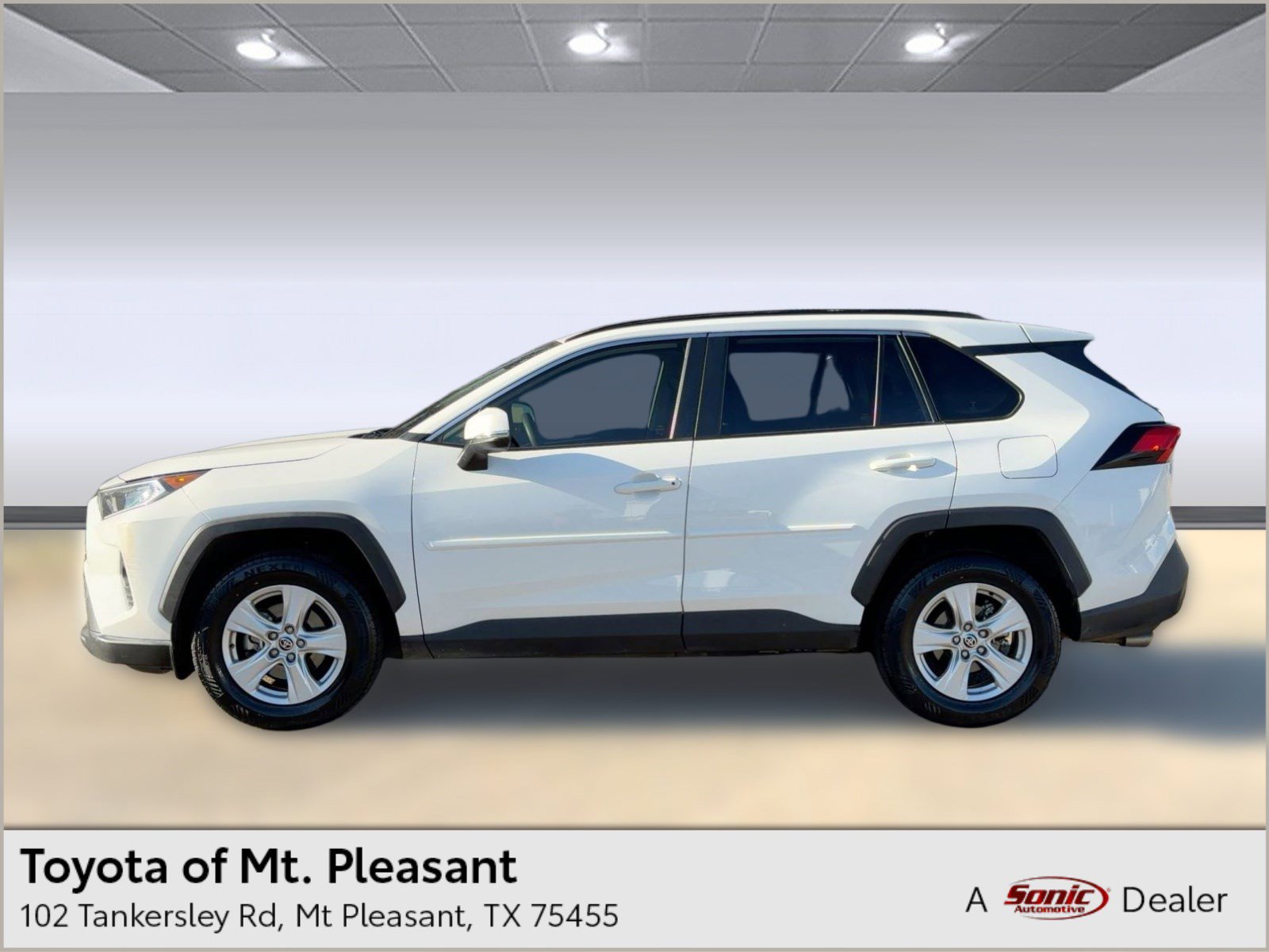 2020 Toyota RAV4 XLE's photo