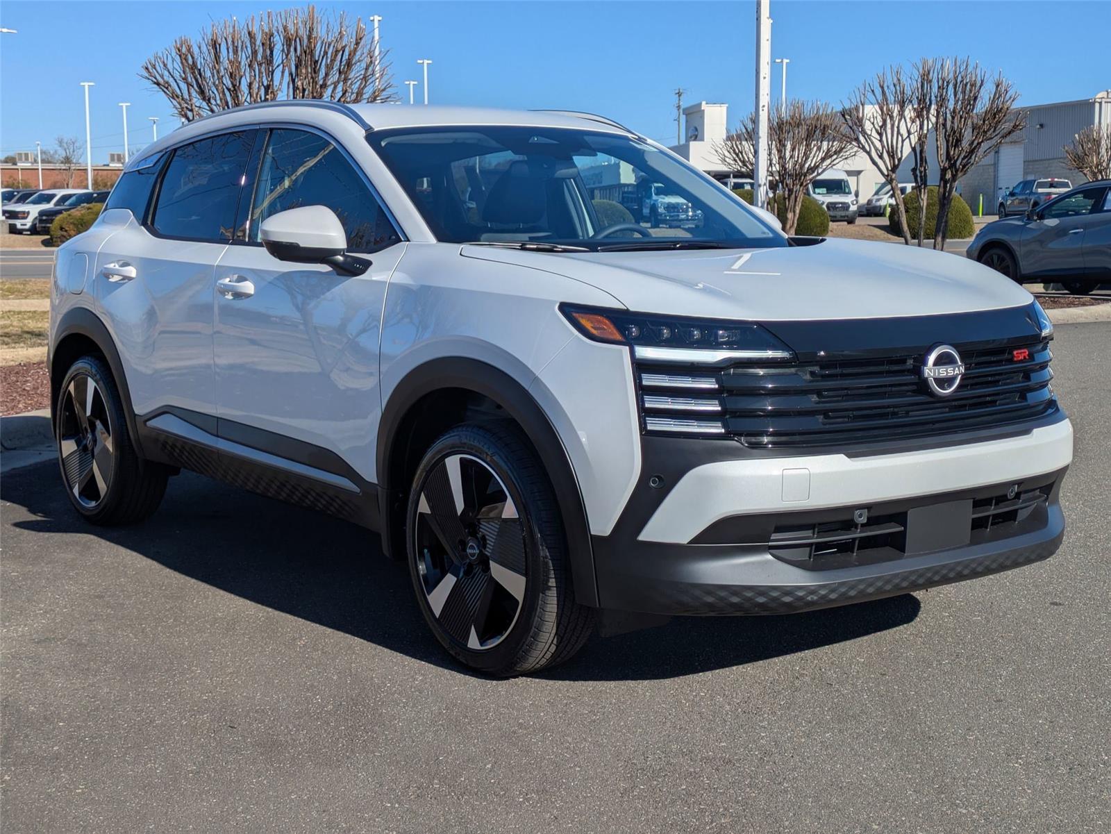 2025 Nissan Kicks SR photo 3