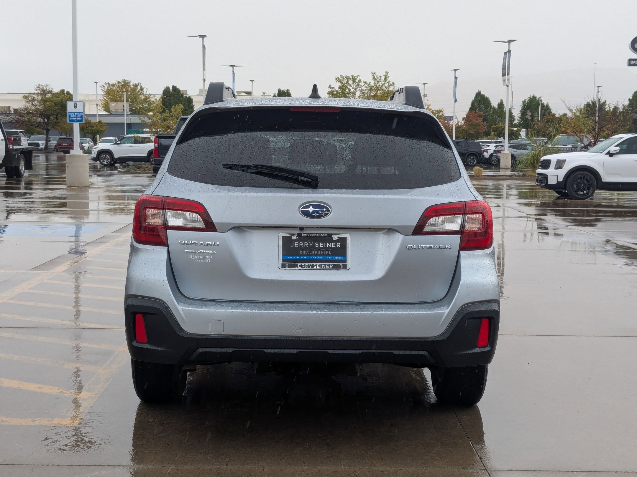 2018 Subaru Outback Premium photo 3
