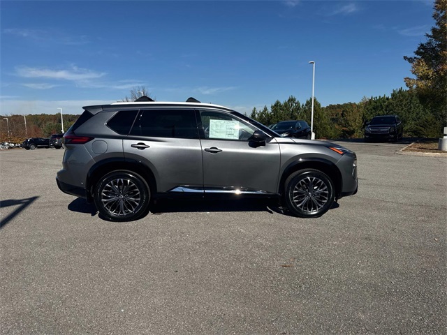 2026 Nissan Rogue Platinum photo 3