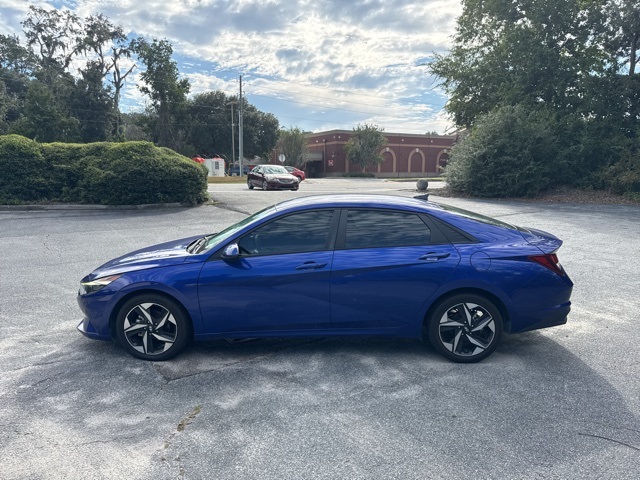2023 Hyundai Elantra SEL photo 6