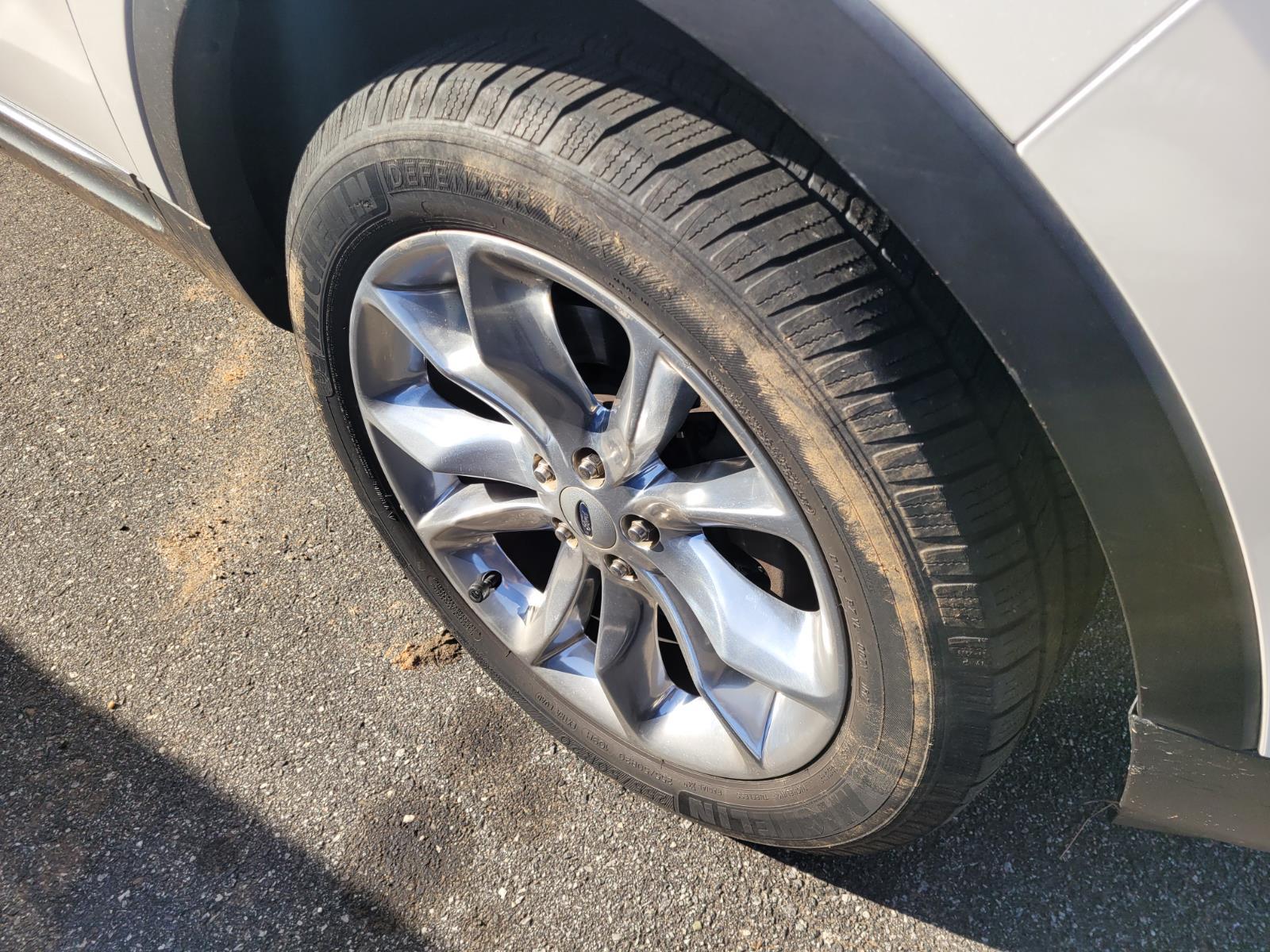 2015 Ford Explorer XLT photo 3