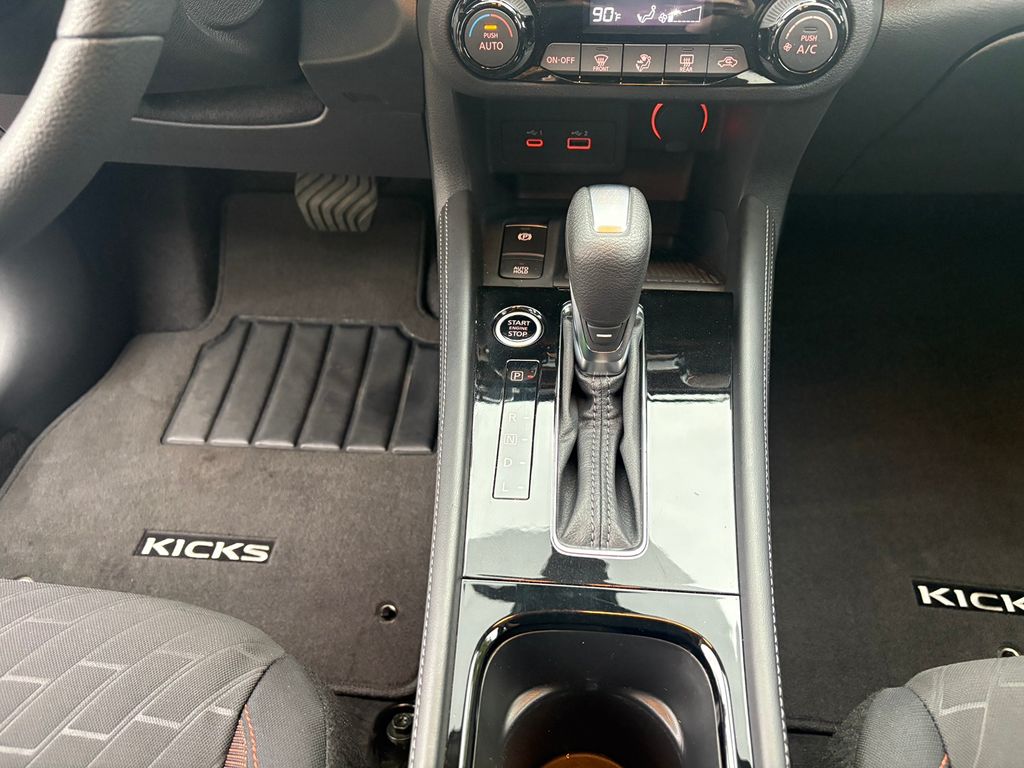 2023 Nissan Kicks SR photo 19